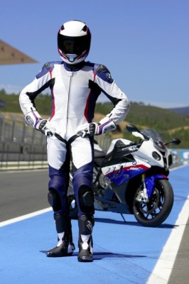 BMW präsentiert neue Motorradkleidung für 2010