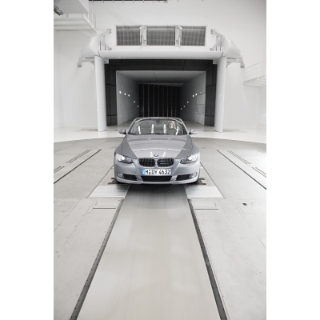 Diesmal testet Sylvie van der Vaart das neue BMW Cabriolet.