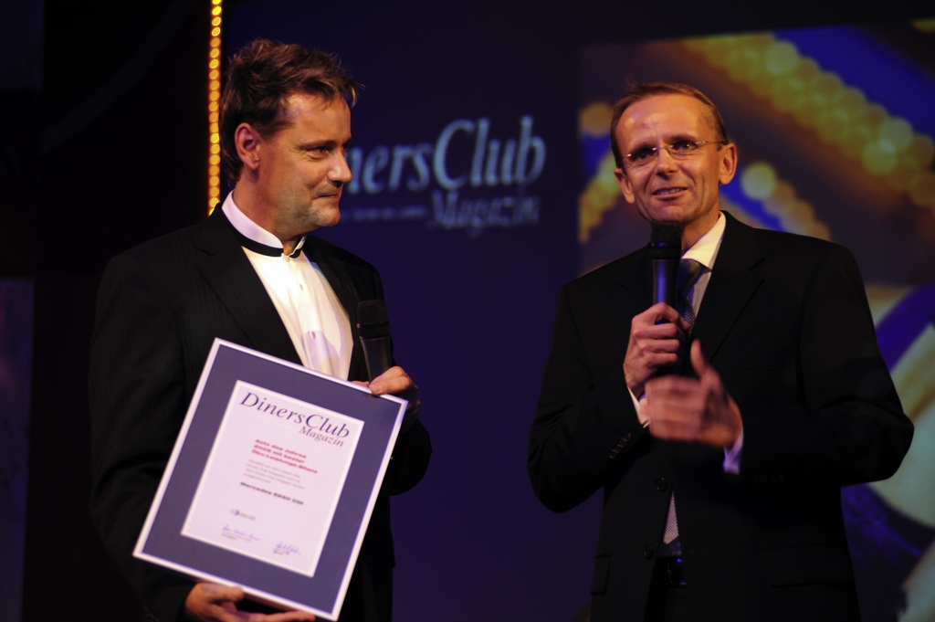 Diners Club Magazin Award: E-Klasse hat „beste Öko-Leistungs-Bilanz“, Gerd Giesler, Verleger Diners Club Magazine, Andreas Friedrich, Chefingenieur E-Klasse