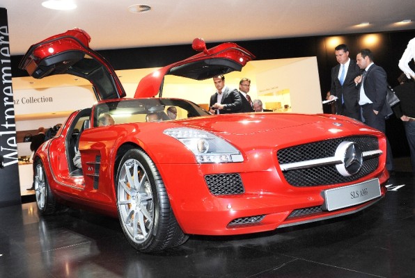 Doppelsieg für Mercedes-Benz: E-Klasse und SLS AMG gewinnen die Auto Trophy 2009