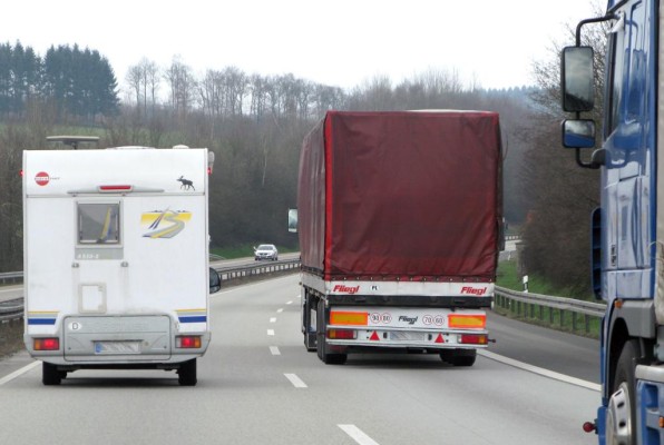 Es bleibt dabei: Tempo 100 für schwere Wohnmobile
