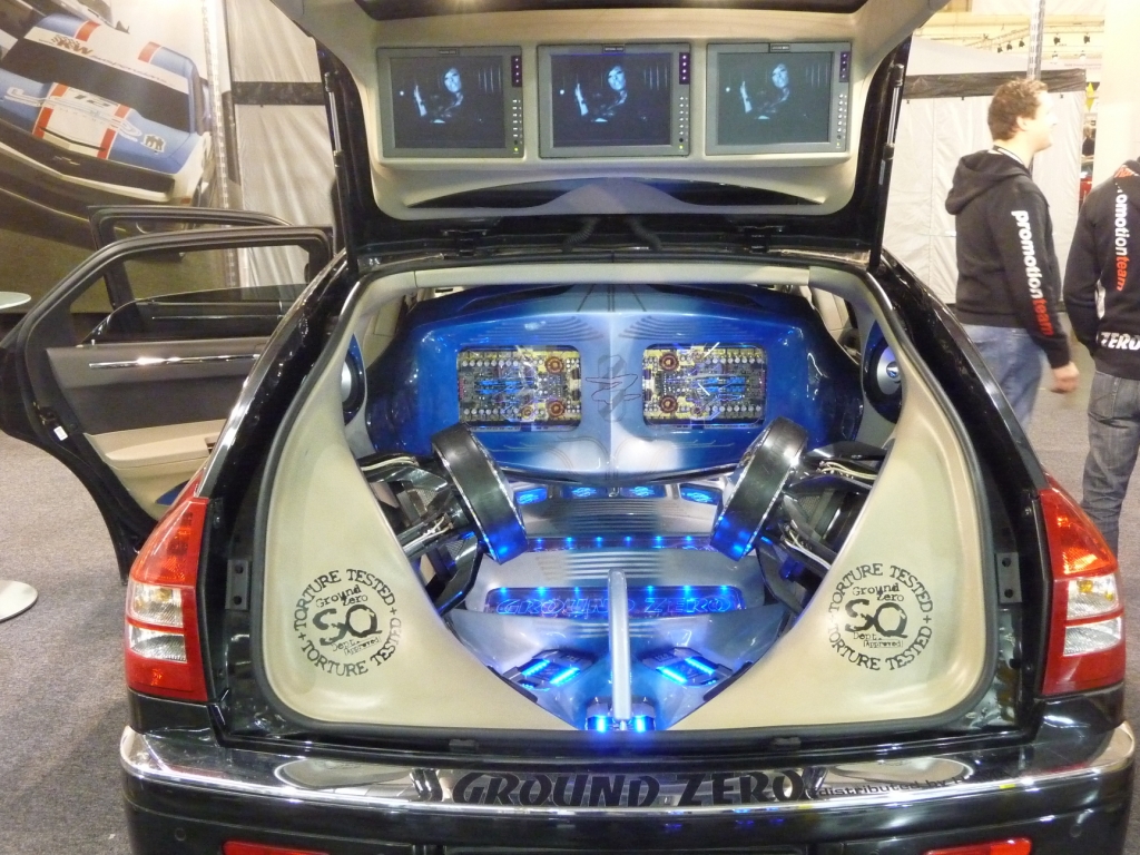 Essen Motor Show 2009: Auch eine Art, den Kofferraum zu nutzen.