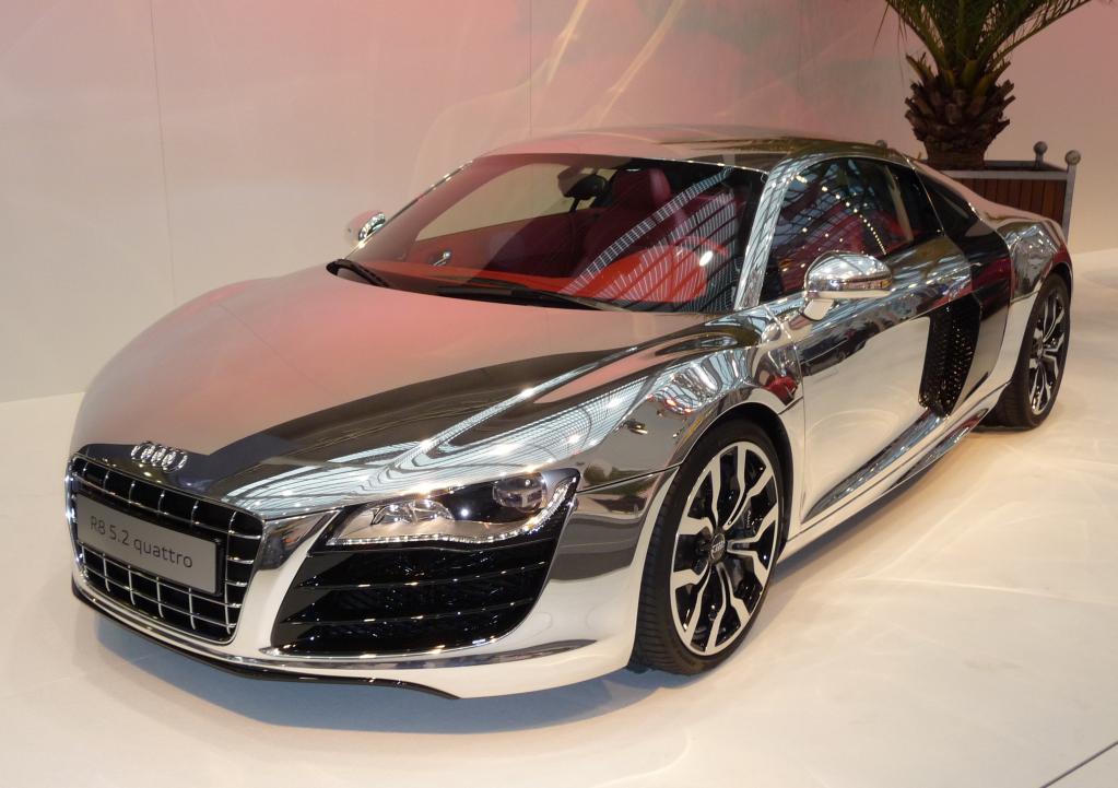Essen Motor Show 2009: Audi R8 mit polierter Alu-Karosse.