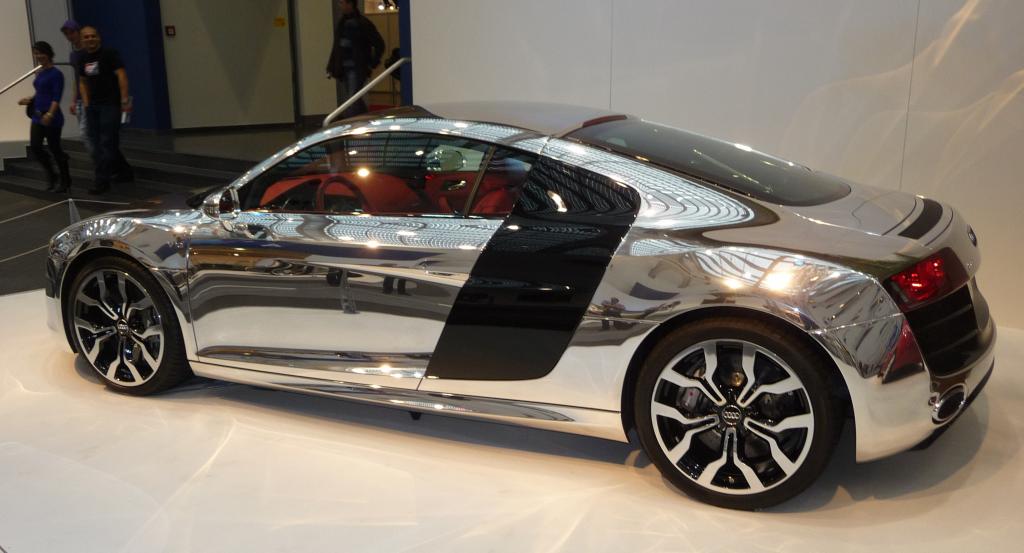 Essen Motor Show 2009: Audi R8 mit polierter Alu-Karosse.
