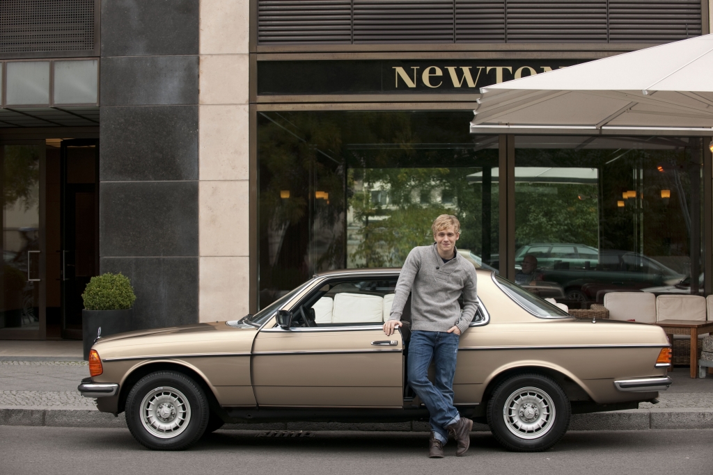 Kultfilm setzt auf Kultauto: ZWEIOHRKÜKEN mit Coupé-Klassiker 230 CE