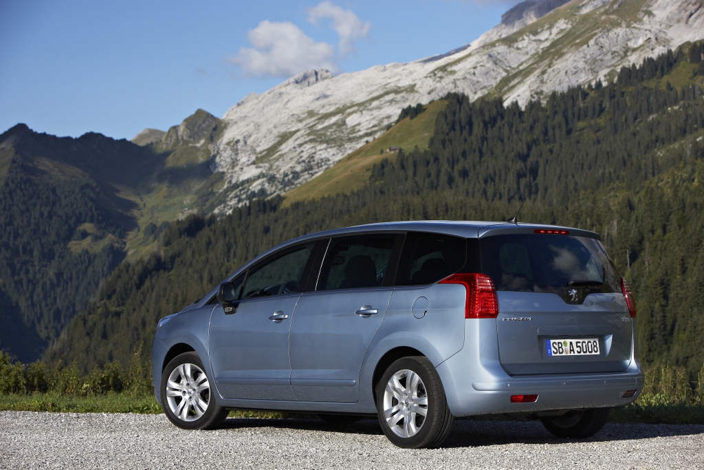 Peugeot 5008: Salonlöwe für Familien 