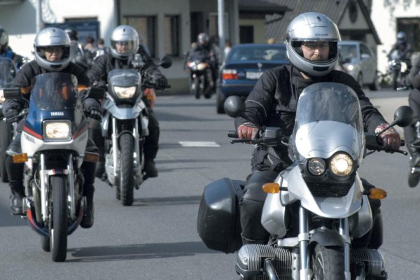 Rund 25 Prozent bis 35 Prozent aller Motorradunfälle könnten durch das Sicherheitssystem ABS verhindert werden.