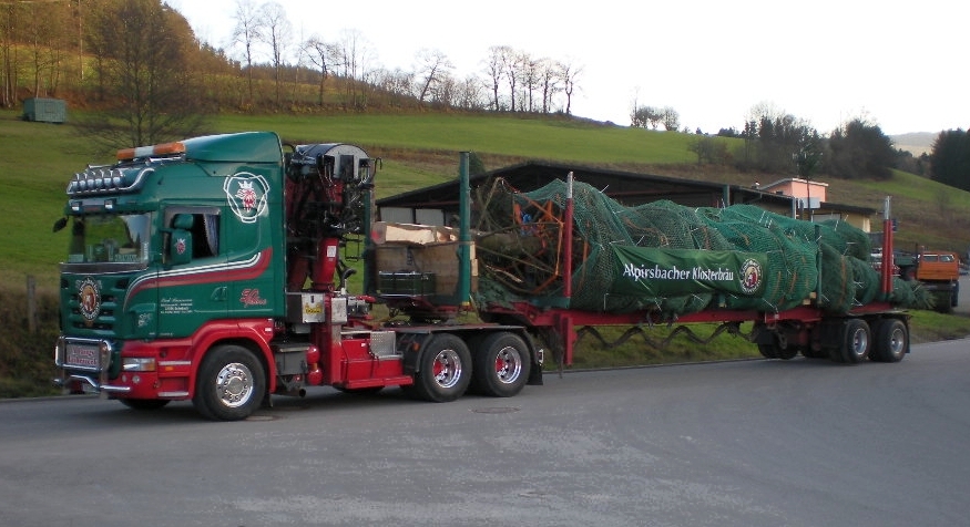 Scania R 620 brachte Weihnachtstanne zum Kanzleramt