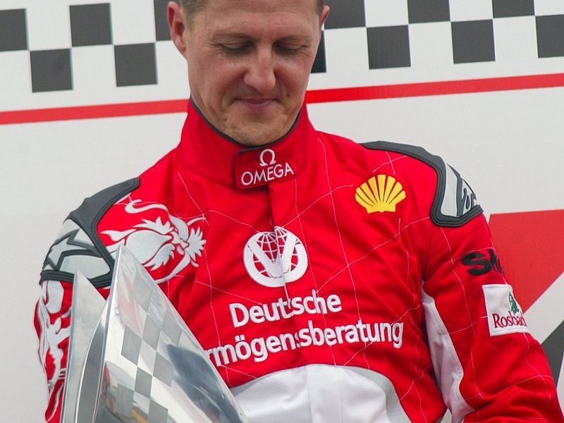 Schumacher siegt beim Charity-Kartrennen: Felipe Massa rast auf Drei