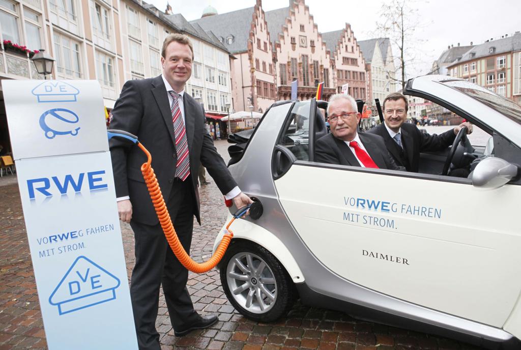 Standard für Ladestecker: E-Autos weltweit problemlos 