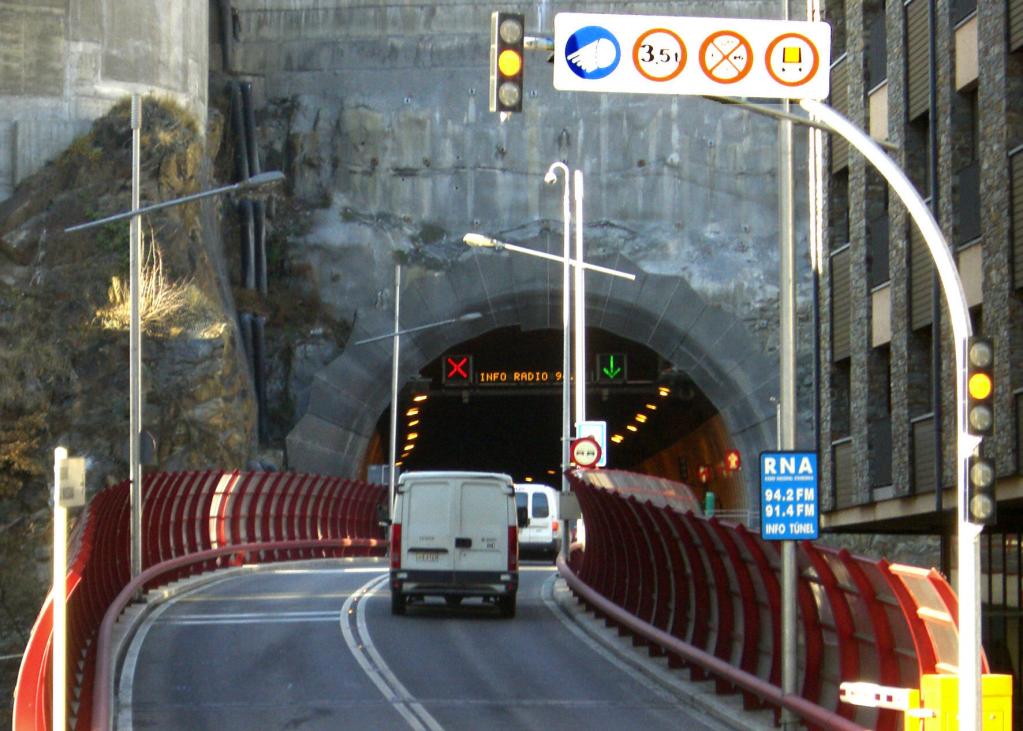 Stau im Tunnel: Fenster zu und Umluft einschalten 