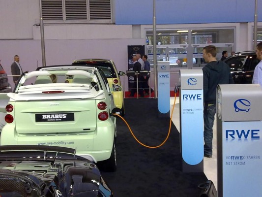 Strom per Schnellladestation in der heimischen Garage 