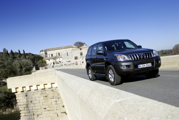 Toyota Land Cruiser: Dritte Sitzreihe elektrisch umklappbar 