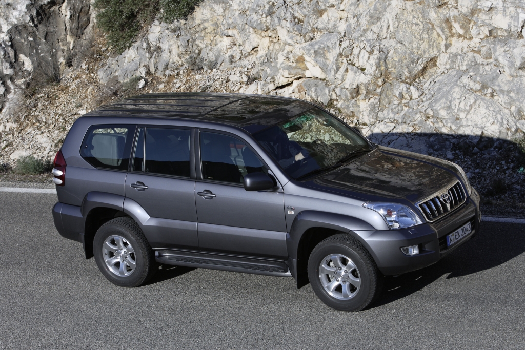 Toyota Land Cruiser: Dritte Sitzreihe elektrisch umklappbar 