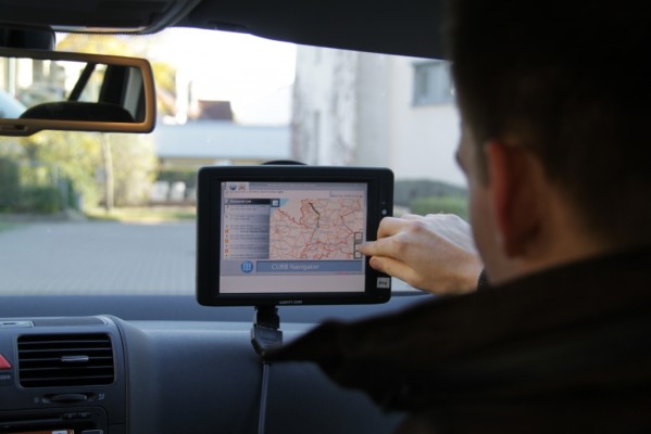 Urteil: Volle Haftung bei Navi-Bedienung während der Fahrt