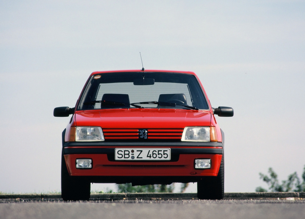 Vor 25 Jahren: Der Peugeot 205 GTI hebt ab