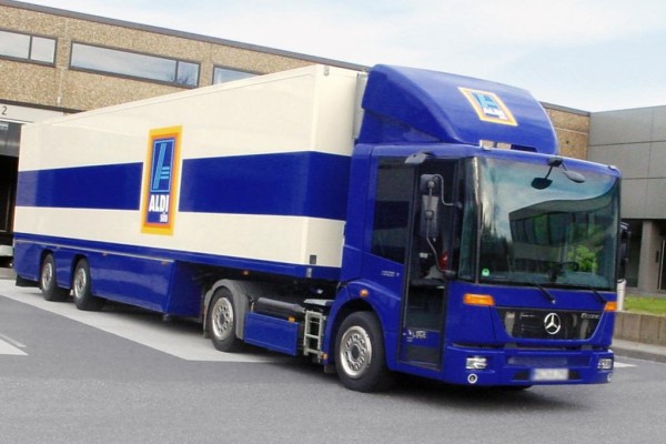 Aldi fährt Mercedes-Benz Econic mit Erdgas-Motor