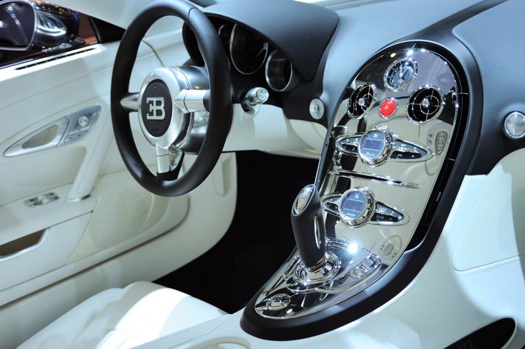 Bugatti Veyron Nocturne: 1001 PS – Rennteppich für Wüstensöhne