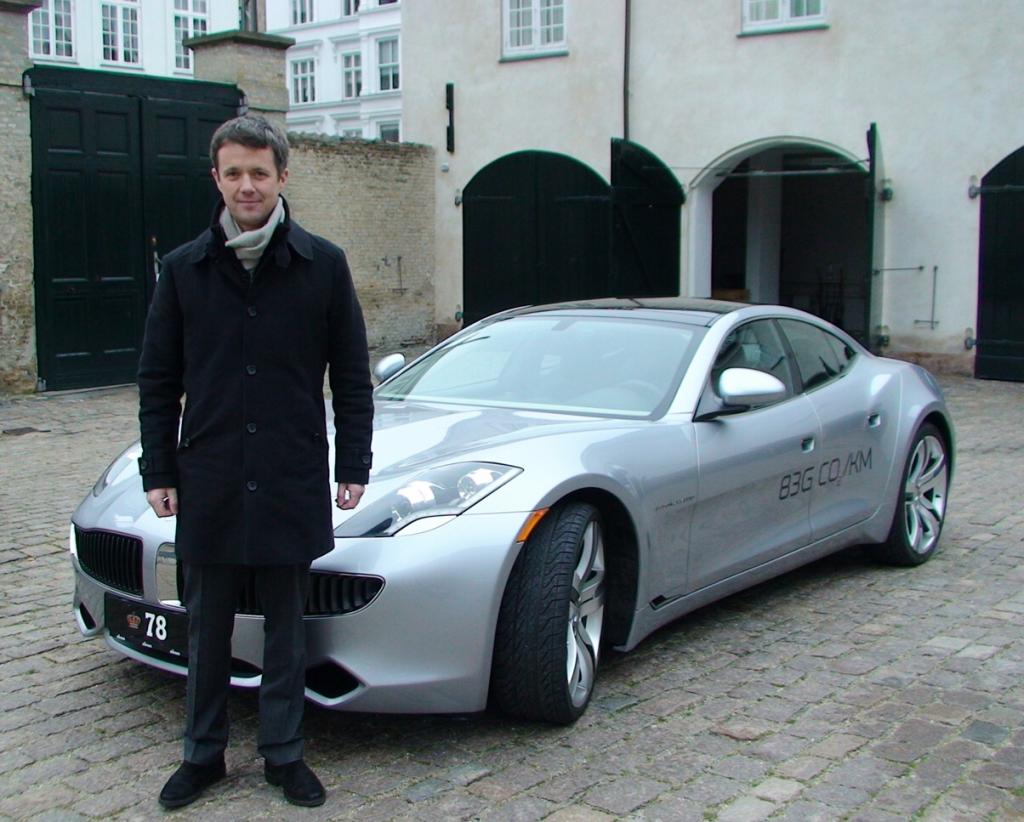 Dänischer Kronprinz fährt den Fisker Karma