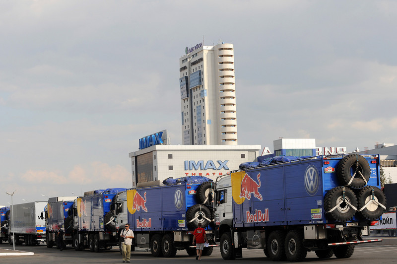 Dakar 2010: Mit Renn-Lastwagen als „Retter in der Not“