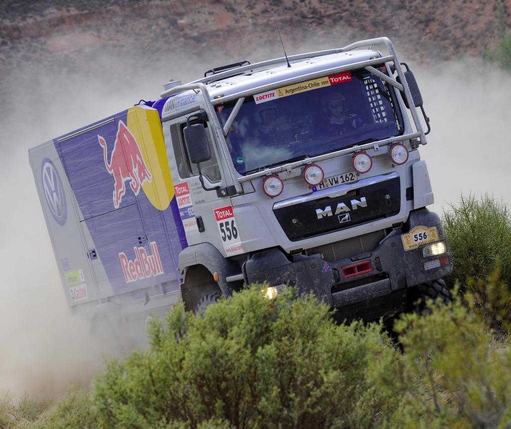 Dakar 2010: Mit Renn-Lastwagen als „Retter in der Not“ - Bild