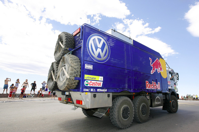 Dakar 2010: Mit Renn-Lastwagen als „Retter in der Not“