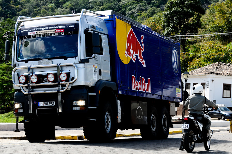 Dakar 2010: Mit Renn-Lastwagen als „Retter in der Not“