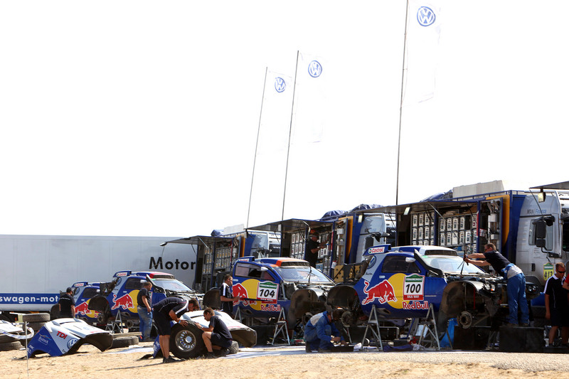 Dakar 2010: Mit Renn-Lastwagen als „Retter in der Not“