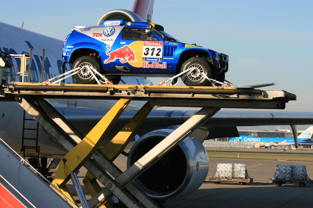 Dakar 2010: Volkswagen Race Touareg nach Buenos Aires geflogen - Bild 2