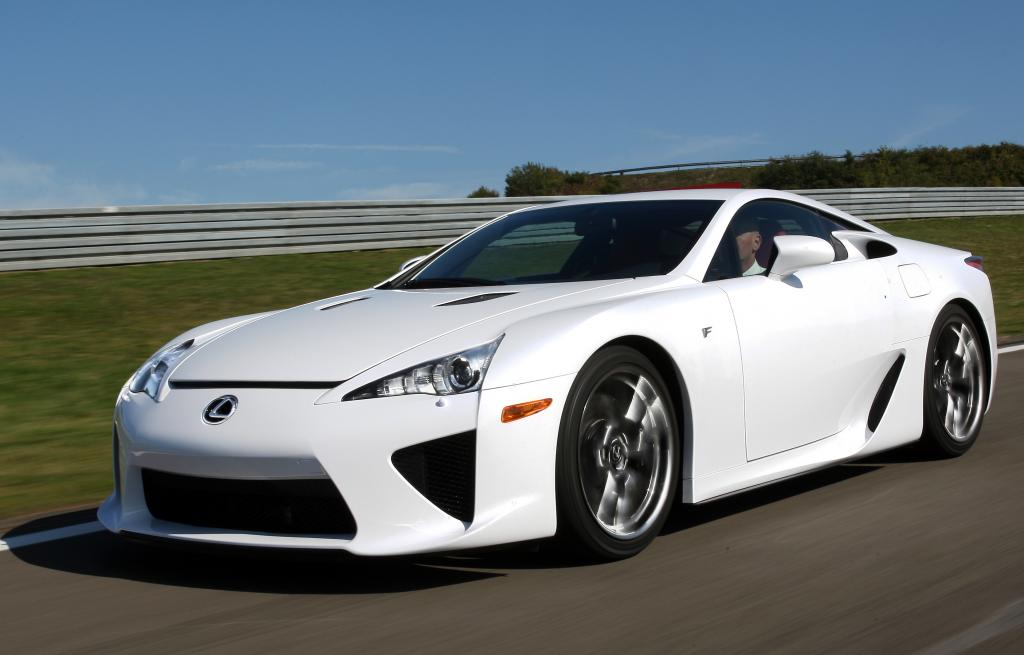 Die Karosserie des Toyota LFA wird gebacken