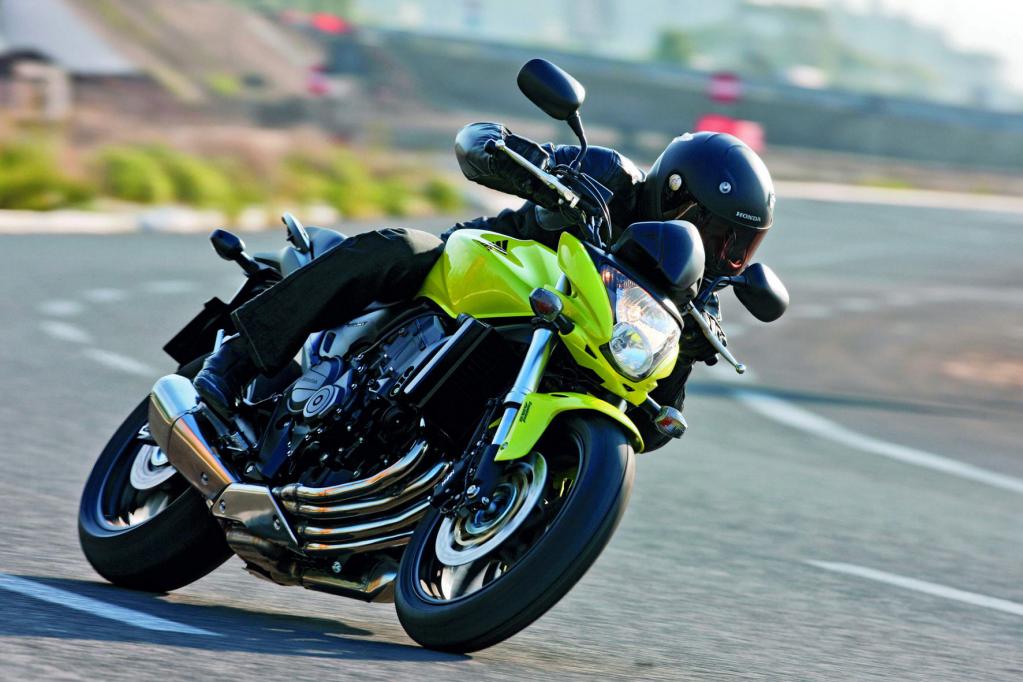Fahrbericht Honda Hornet 600: Aufgefrischte japanische Hornisse - Bild (4)