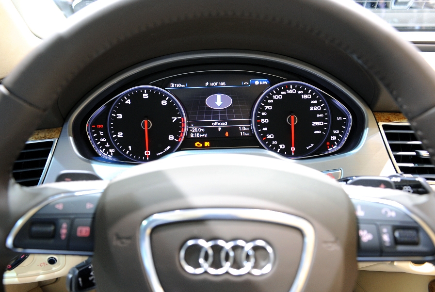 Funktionell, imposant, hochwertig – auch das Cockpit des neuen A8 vermittelt Premium-Atmosphäre.