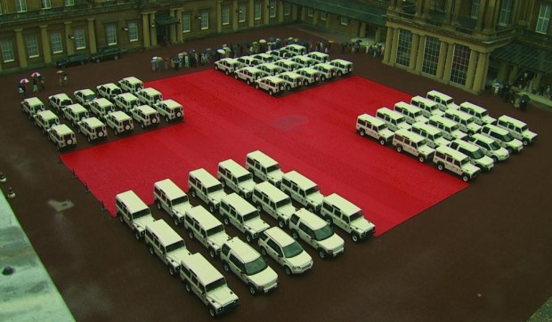 Land Rover spendet dem DRK für jedes Wort 50 Cent