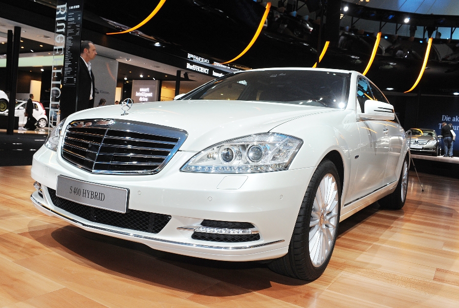 Mit am Start in LA der Mercedes S 400 Hybrid.