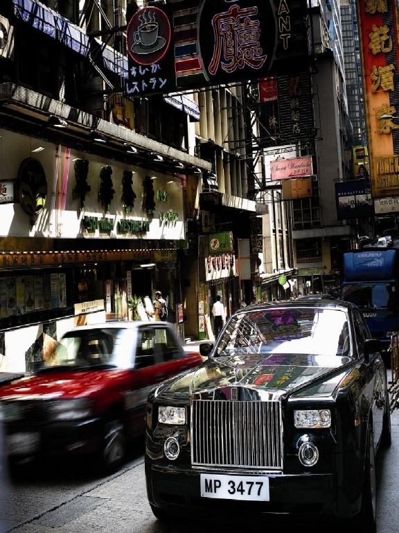 Nicht nur Cage fährt einen Rolls Royce. Auch andere Stars wie Matt Damon, Madonna oder Sylvester Stallone sind Fans der Marke