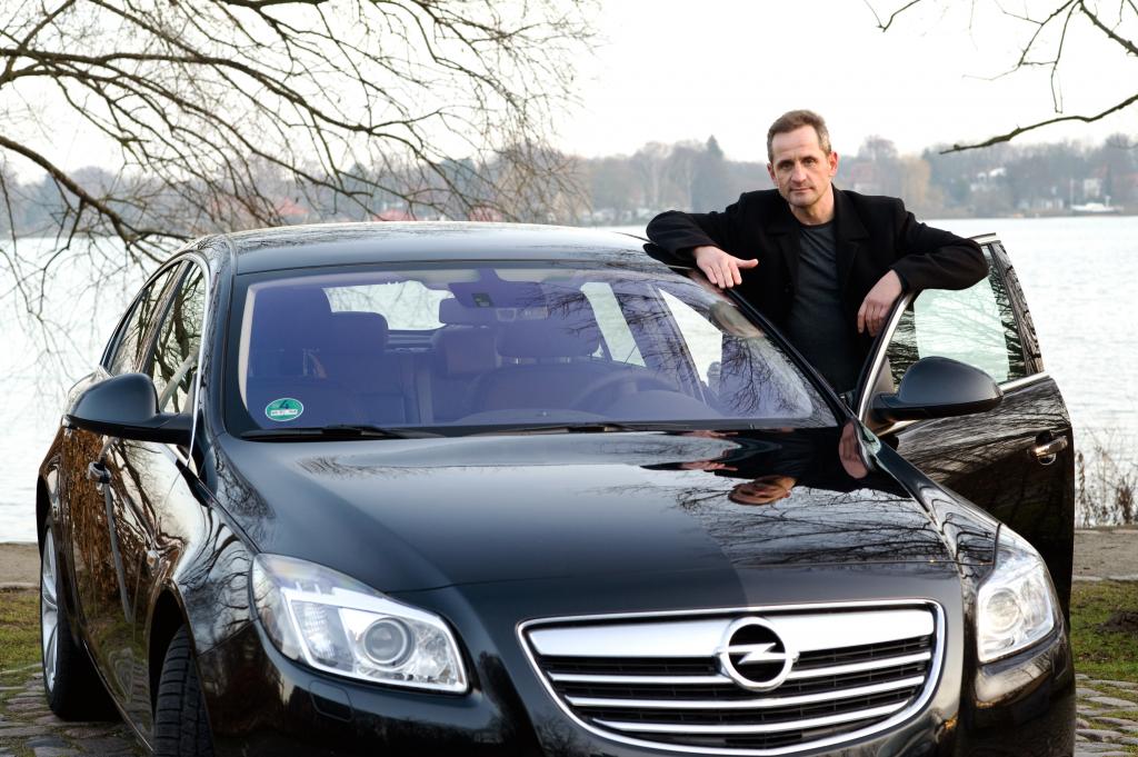Schauspieler Tim Wilde schätzt den Opel Insignia Cosmo