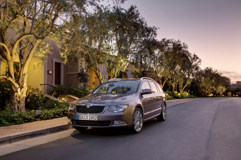 Skoda Superb Combi: Üppiger Passat-Konkurrent - Bild(13)