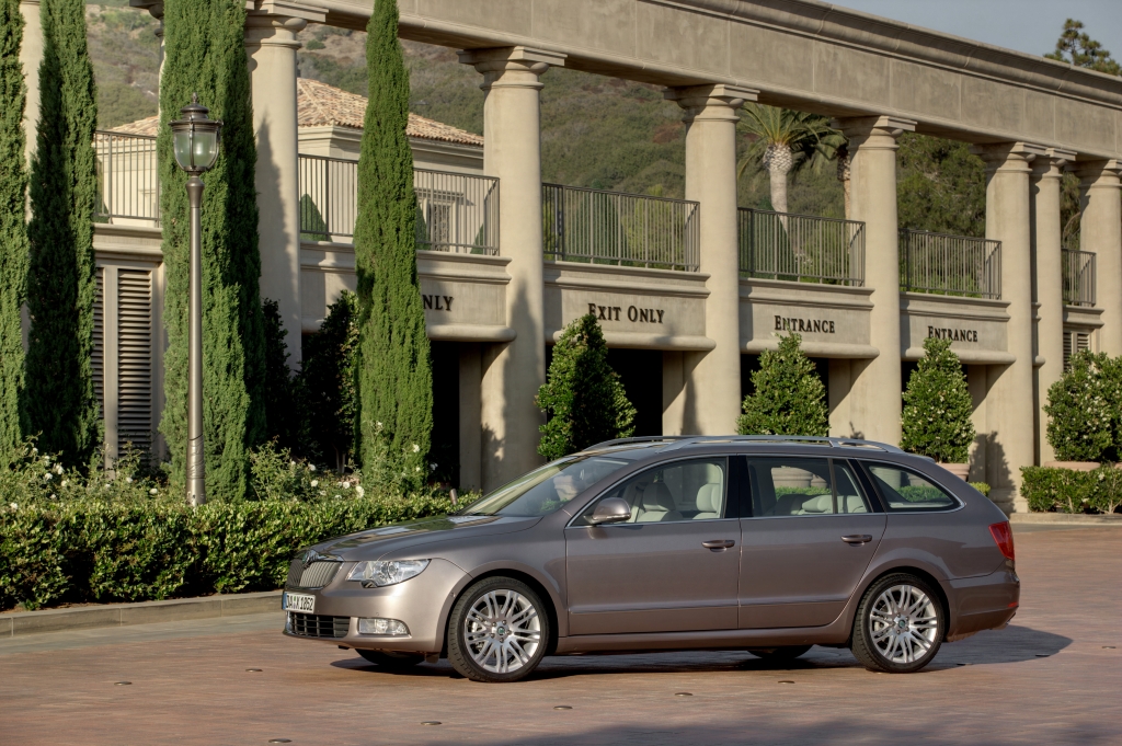 Skoda Superb Combi: Üppiger Passat-Konkurrent - Bild(14)