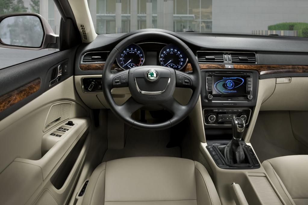 Skoda Superb Combi: Üppiger Passat-Konkurrent - Bild(4)
