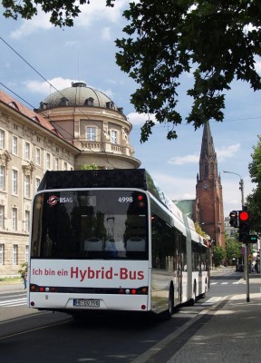 Sparsame Mobilität: Hybridantrieb für Linienbusse 
