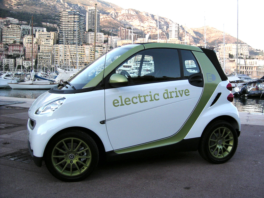Stecker rein und los gehts: So wird der neue Elektro-Smart geladen.