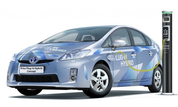 Toyota startet Fahrprogramm mit über 500 Prius Plug-in