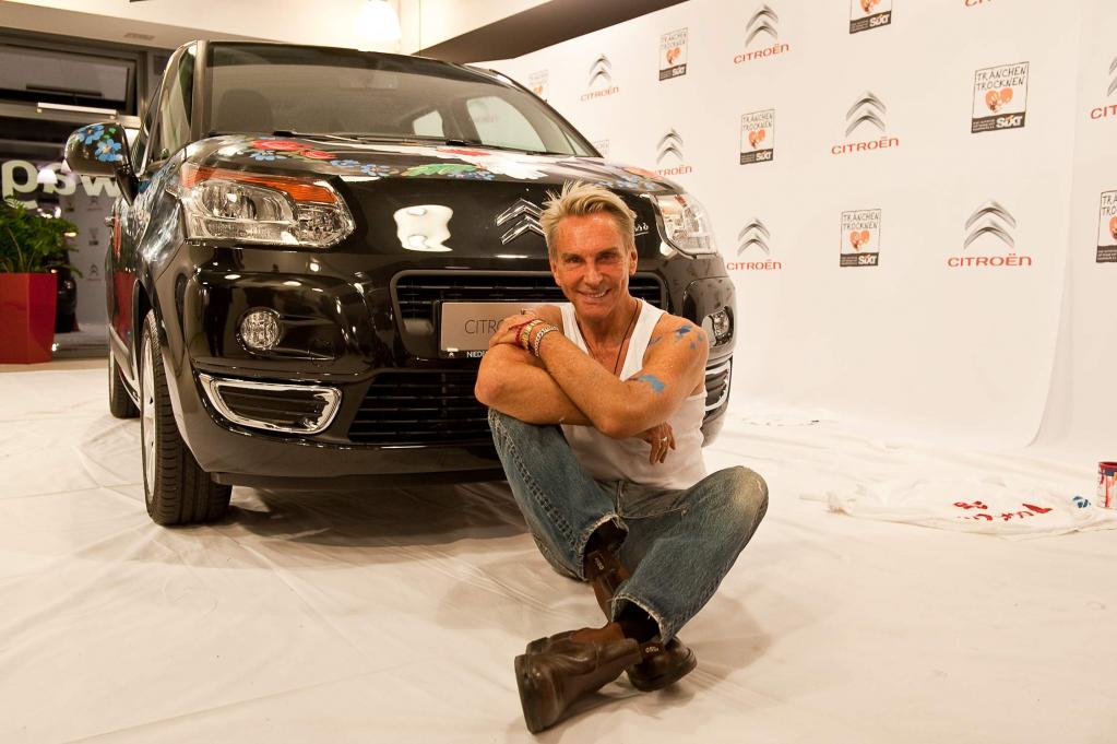 Von Joop bemalter Citroën C3 Picasso bei Ebay