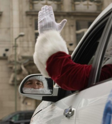 Weihnachtsmann-Masken sind für Autofahrer tabu 
