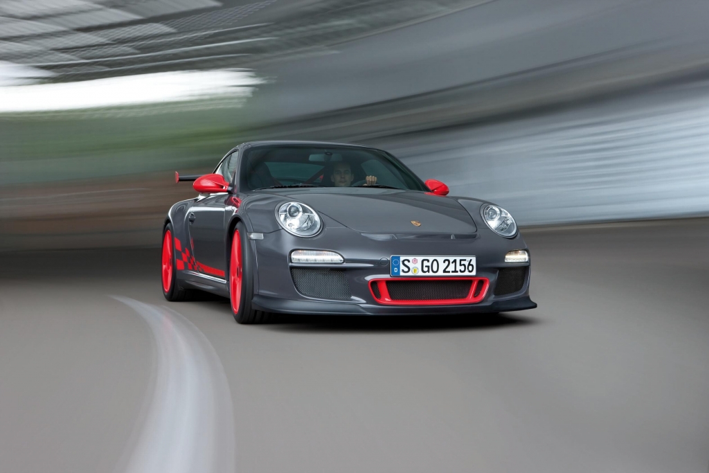 24-Stunden-Rennen: Walter Röhrl treibt Porsche 911 GT3 RS über den Circuit