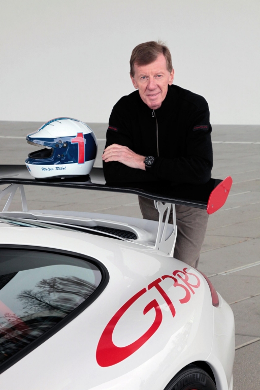 24-Stunden-Rennen: Walter Röhrl treibt Porsche 911 GT3 RS über den Circuit