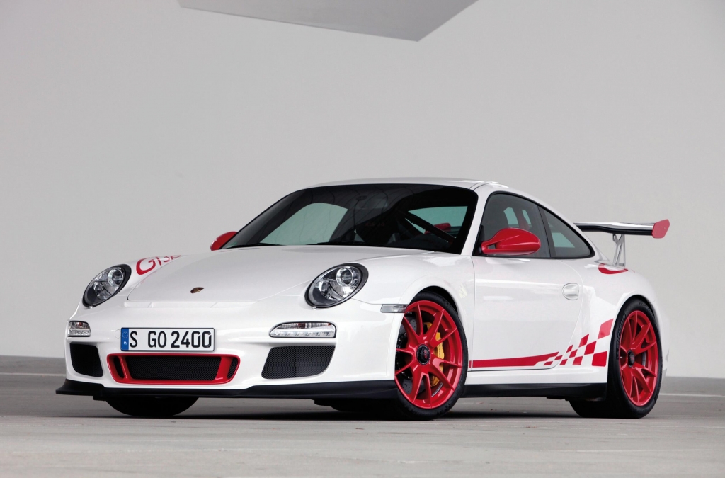 24-Stunden-Rennen: Walter Röhrl treibt Porsche 911 GT3 RS über den Circuit