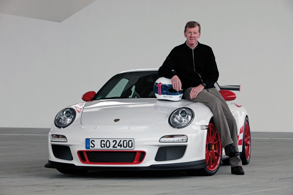 24-Stunden-Rennen: Walter Röhrl treibt Porsche 911 GT3 RS über den Circuit