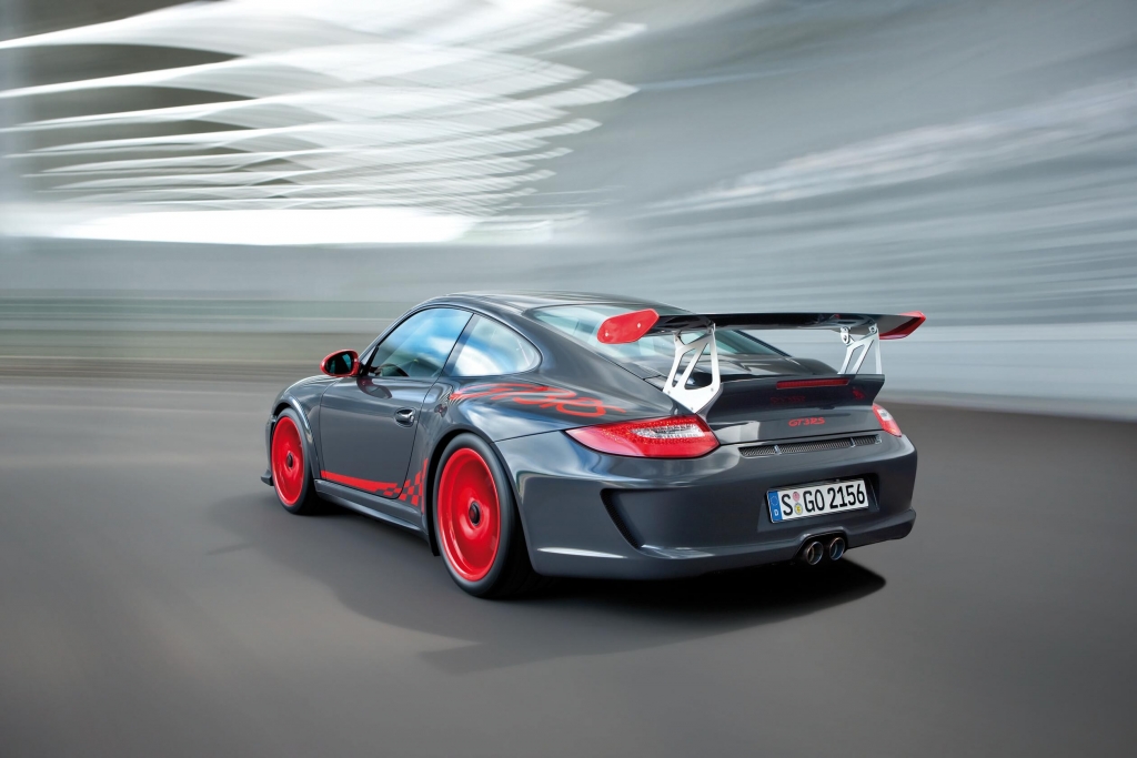 24-Stunden-Rennen: Walter Röhrl treibt Porsche 911 GT3 RS über den Circuit