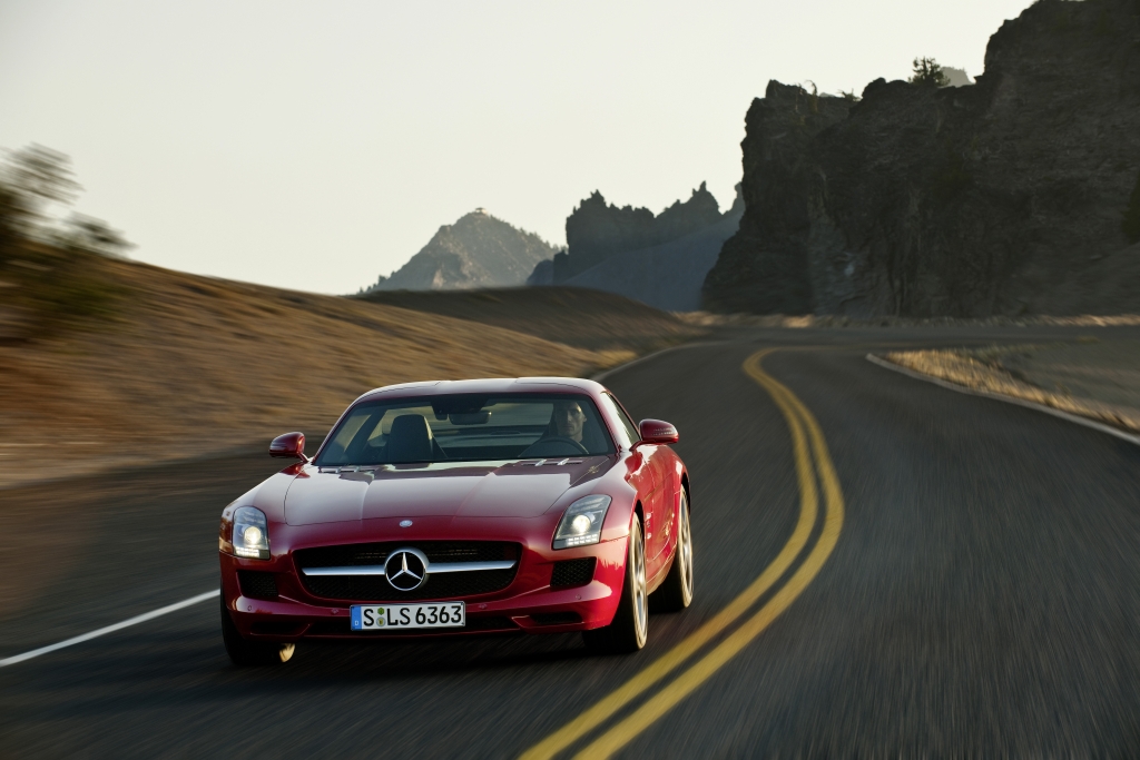 Aber kann man das Gaspedal des SLS AMG damit wirklich besser durchtreten?